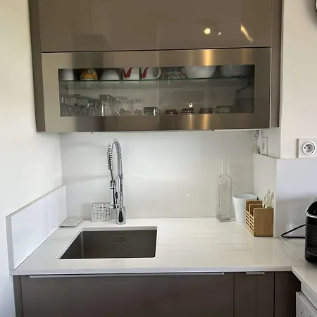Apartman Climatise 2 Pieces Avec Parking Pres De La - Fr-1-250-309