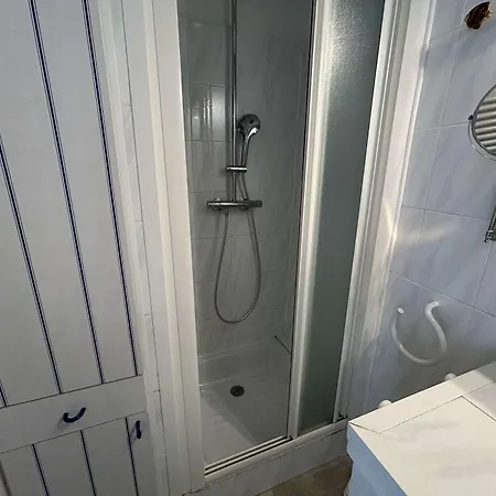 Climatise 2 Pieces Avec Parking Pres De La - Fr-1-250-309 Apartman