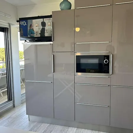 Apartman Climatise 2 Pieces Avec Parking Pres De La - Fr-1-250-309 *